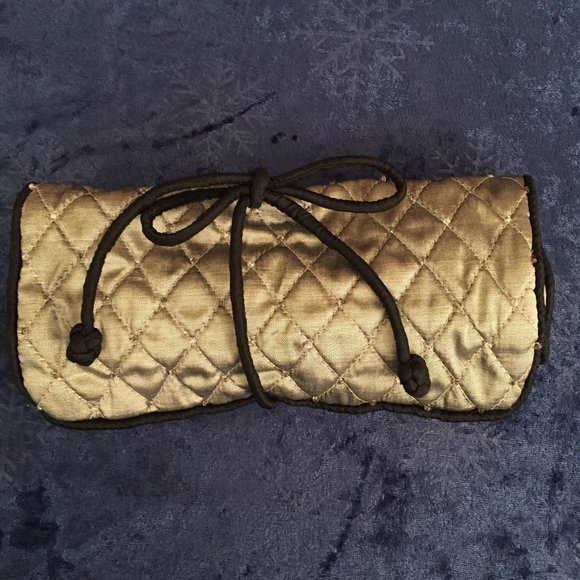 Green Gecko Small Gray Silk Jewelry Travel Pouch - Picture 4 of 5